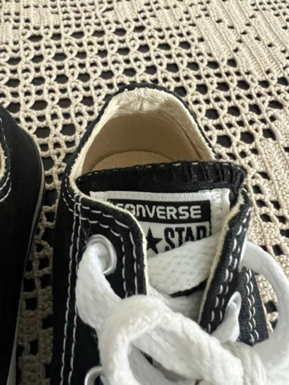 Converse Chuck Taylor All Star Low Top Kids/Toddler Sneakers Black/White Size 4 - Picture 2 of 5